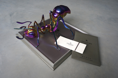 小蚂蚁42x20x36cm彩色不锈钢锻造 镀钛 2013年.jpg